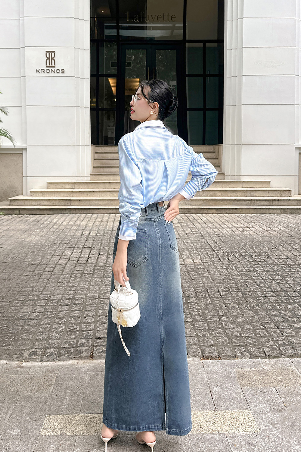 Áo sơ mi nữ tay dài sọc trắng xanh