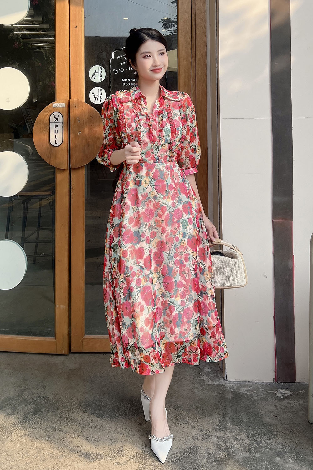 Đầm voan xòe hoa đỏ cổ sơ mi tay lỡ