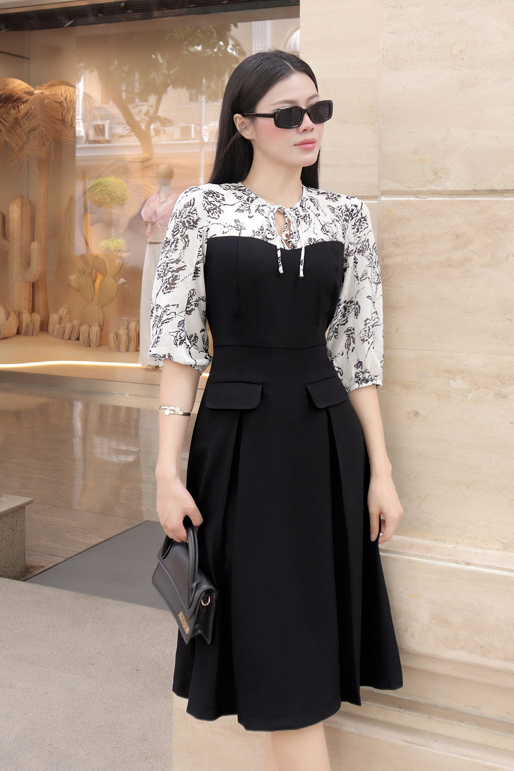 Đầm đen công sở phối họa tiết dáng chữ A