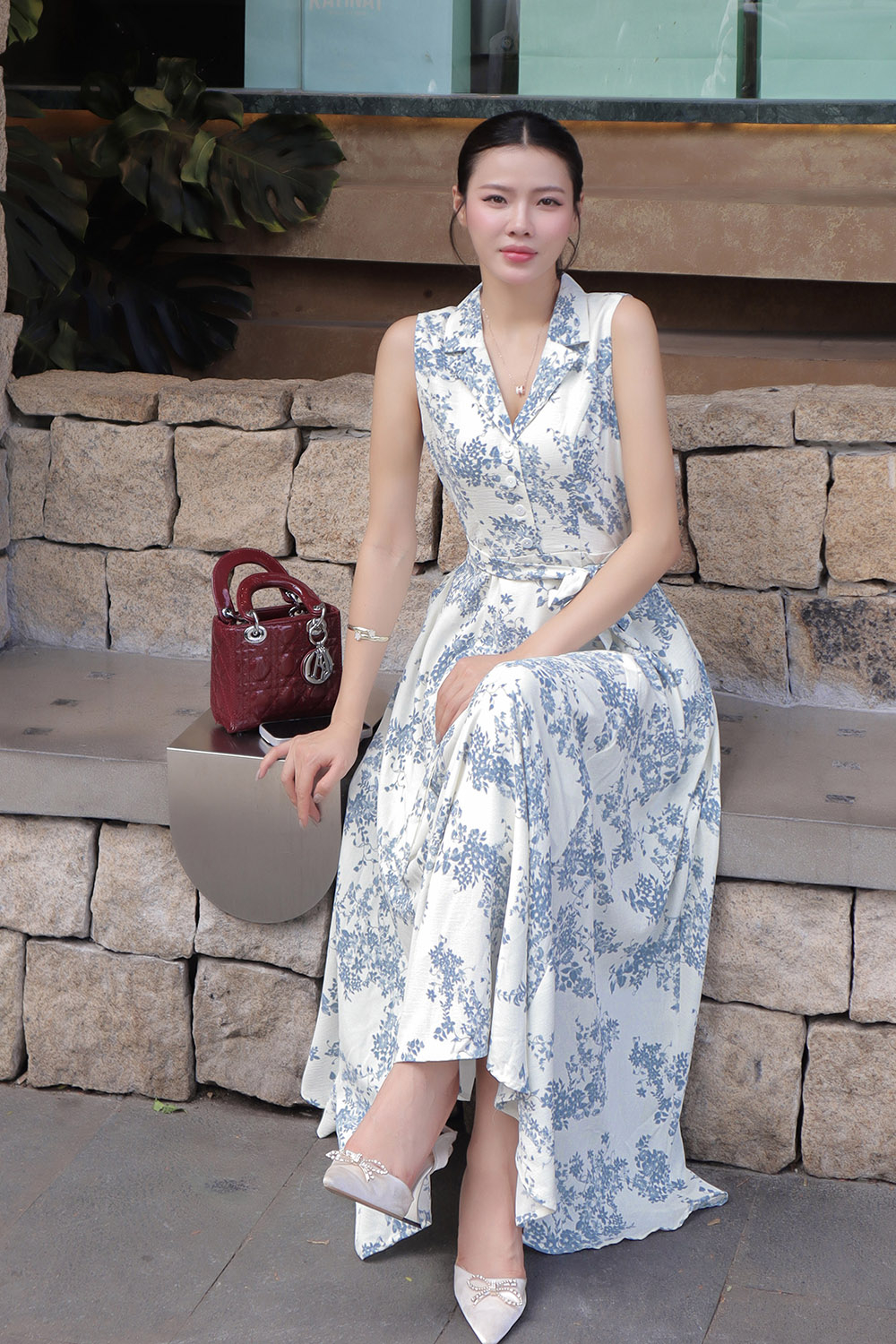 Đầm trắng hoa nhí dáng xòe dài