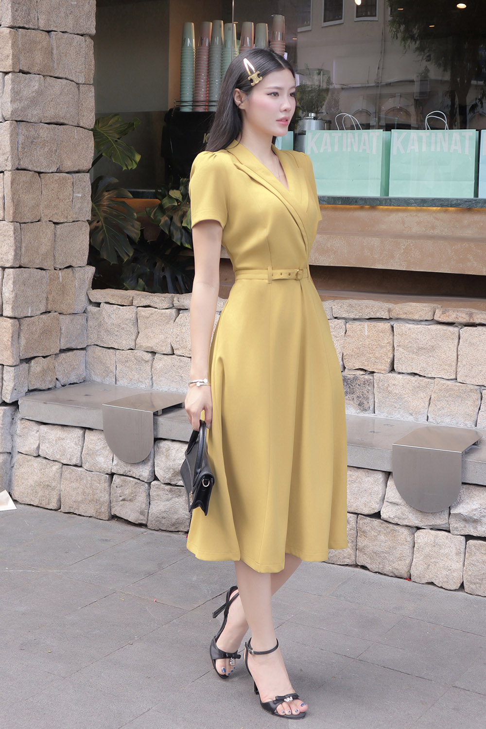 Đầm xòe công sở cổ đan tông màu vàng