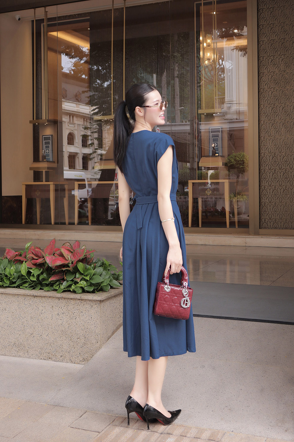 Đầm xòe công sở cổ V kèm thắt lưng