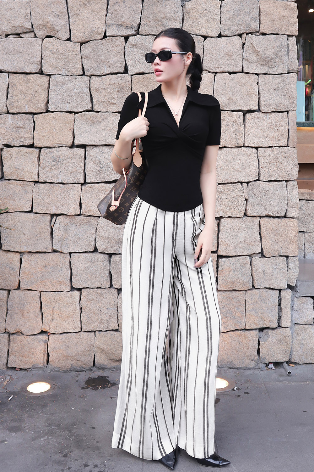 Quần ống suông linen kẻ sọc