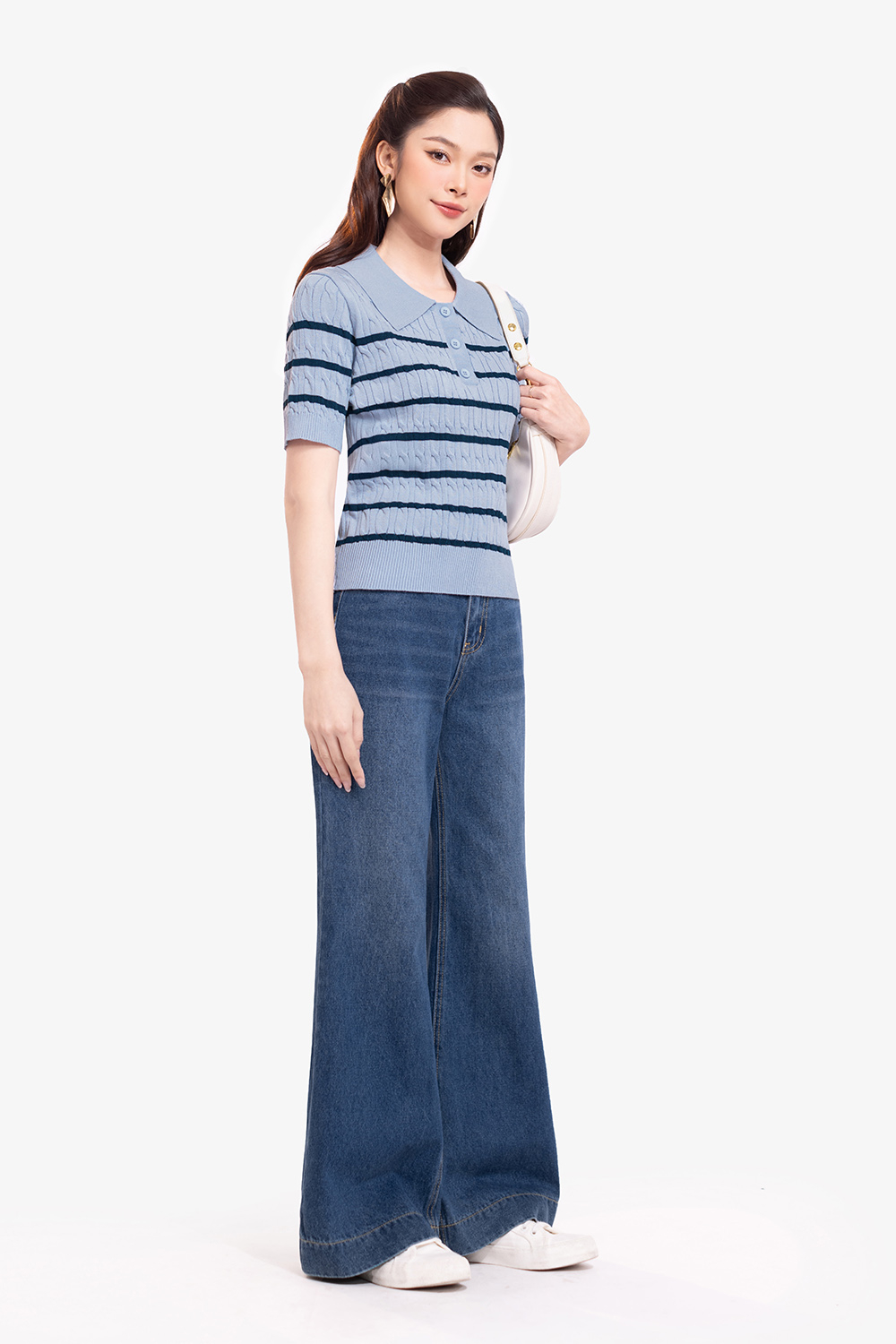 Quần jeans ống suông loe nhẹ