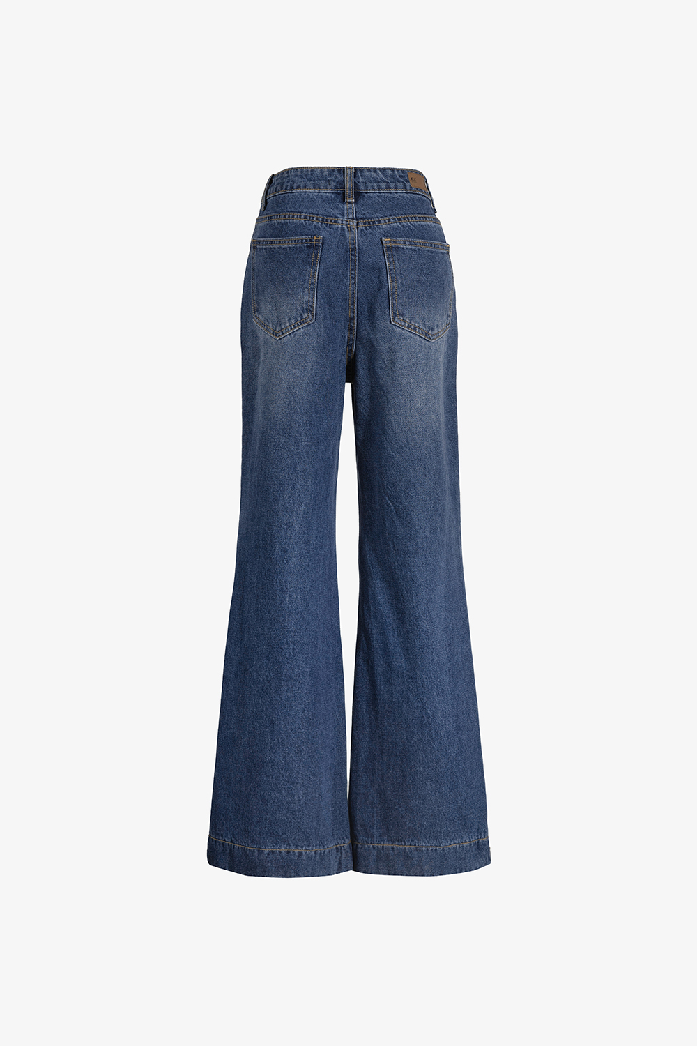 Quần jeans ống suông loe nhẹ