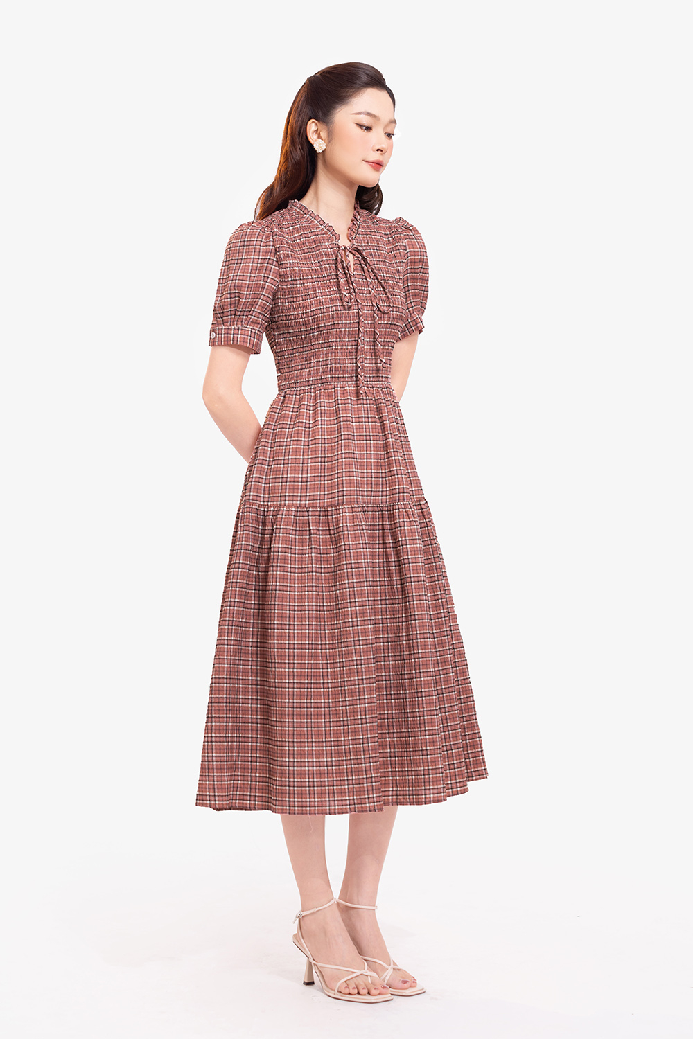 Đầm caro dáng xòe cổ phối nơ