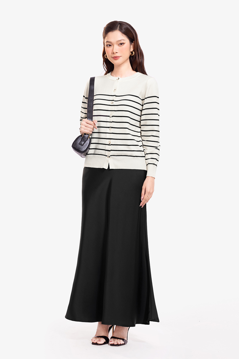 Áo len dệt kim kem sọc đen tay dài