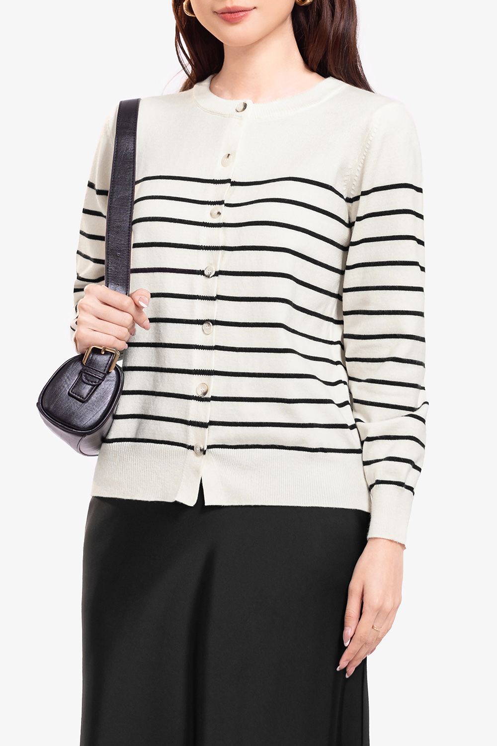 Áo len dệt kim kem sọc đen tay dài