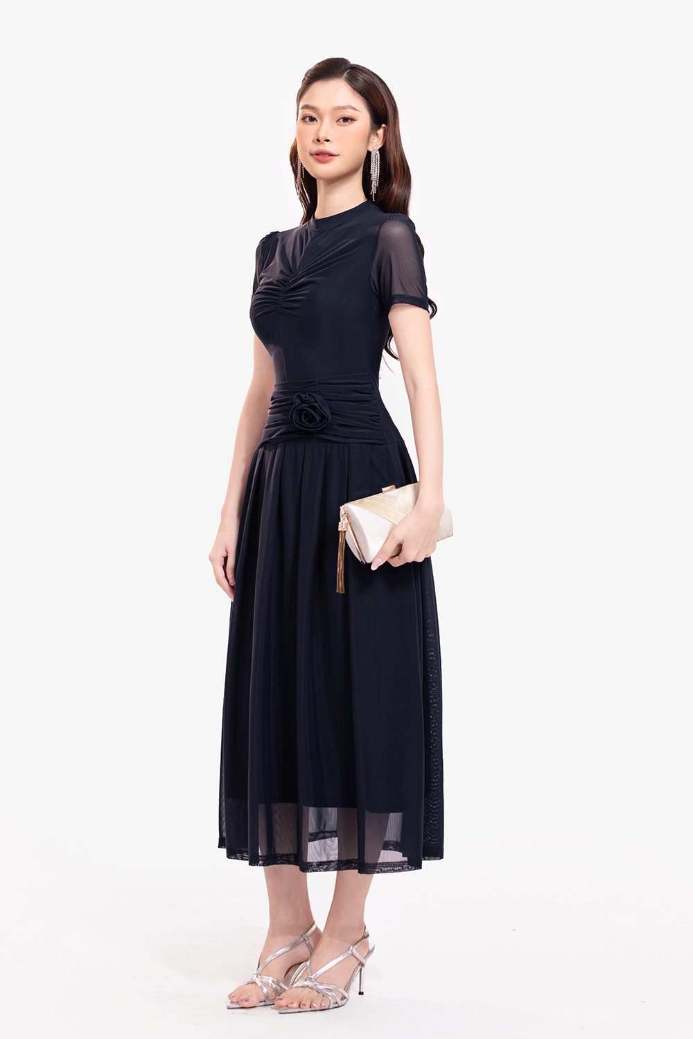 Đầm xòe xếp ly dáng dài nhún eo đính hoa