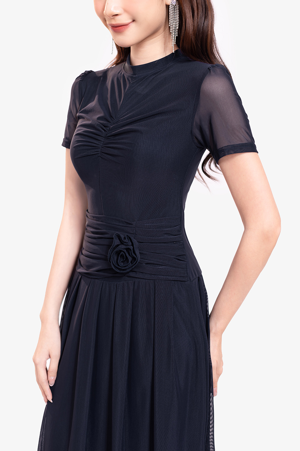 Đầm xòe xếp ly dáng dài nhún eo đính hoa