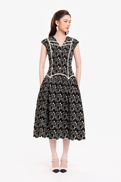 Đầm xòe xô thêu hoa viền đăng ten