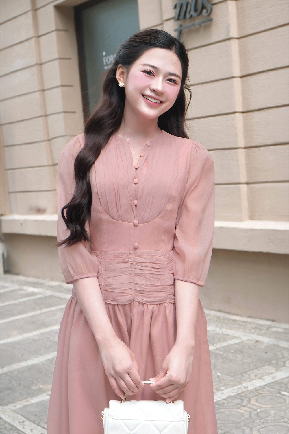 Đầm xòe hồng nhấn eo tay lỡ