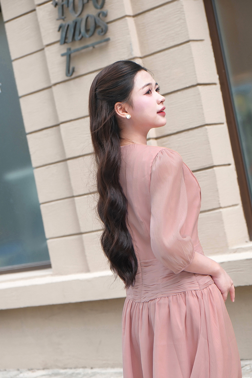 Đầm xòe hồng nhấn eo tay lỡ