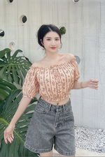 Áo trễ vai dáng croptop hoa nhí