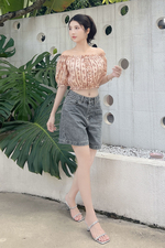 Áo trễ vai dáng croptop hoa nhí