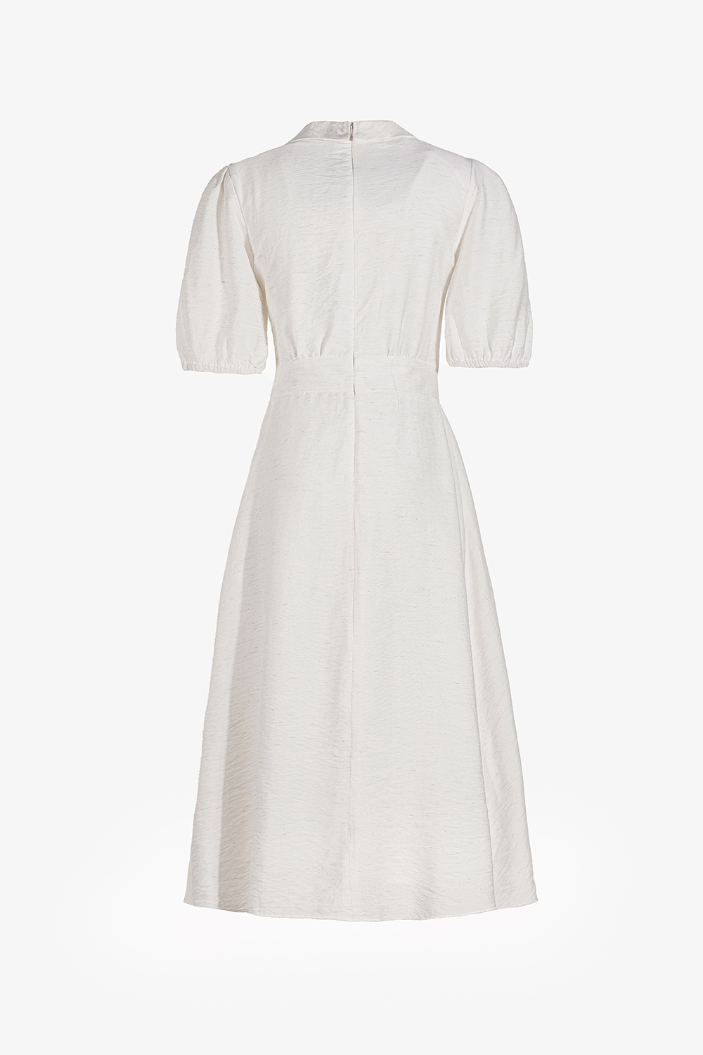 Đầm trắng dáng xòe ngực xếp nếp