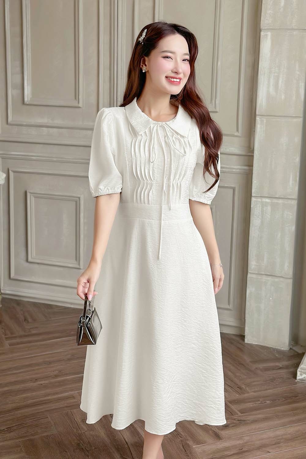 Đầm trắng dáng xòe ngực xếp nếp