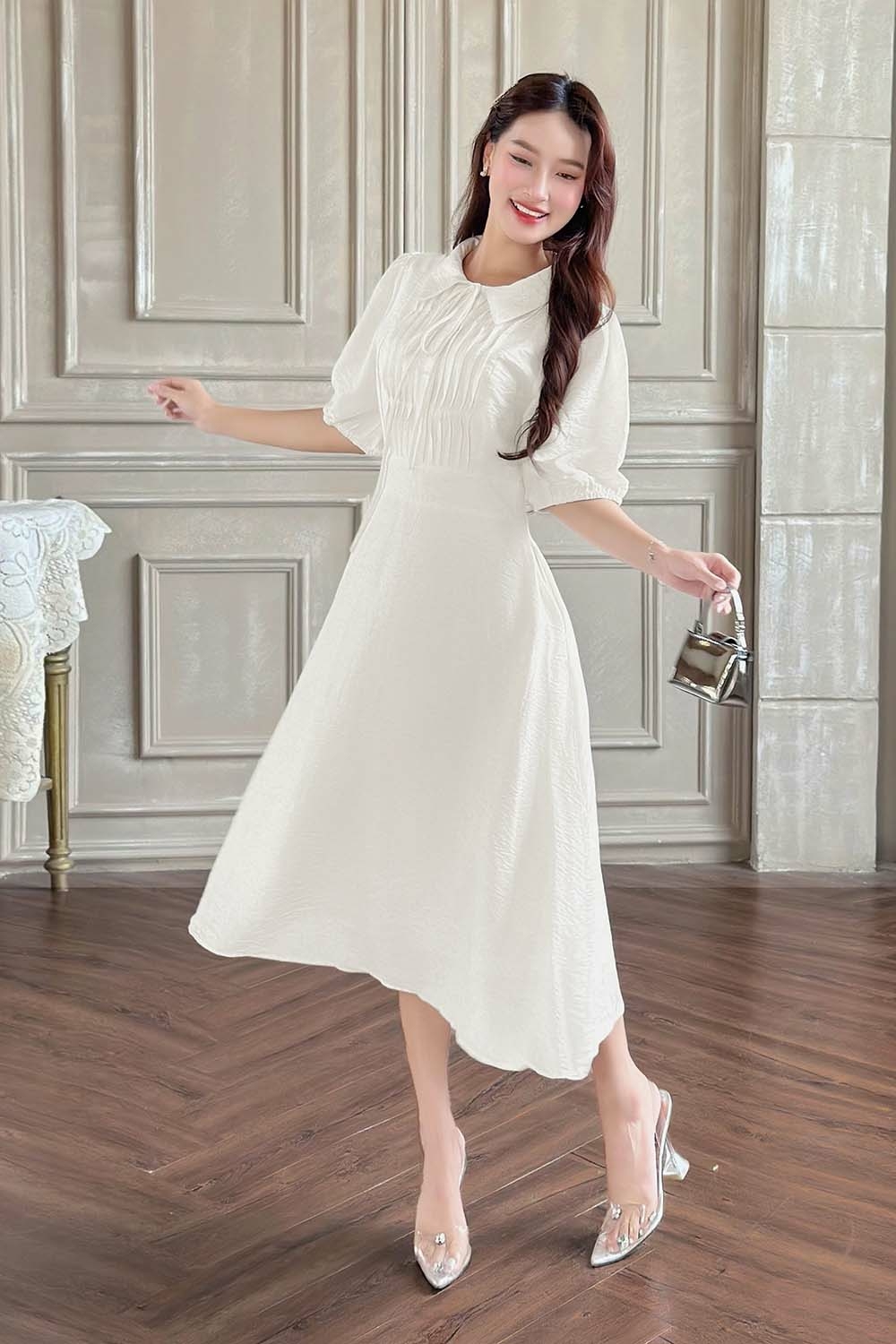 Đầm trắng dáng xòe ngực xếp nếp