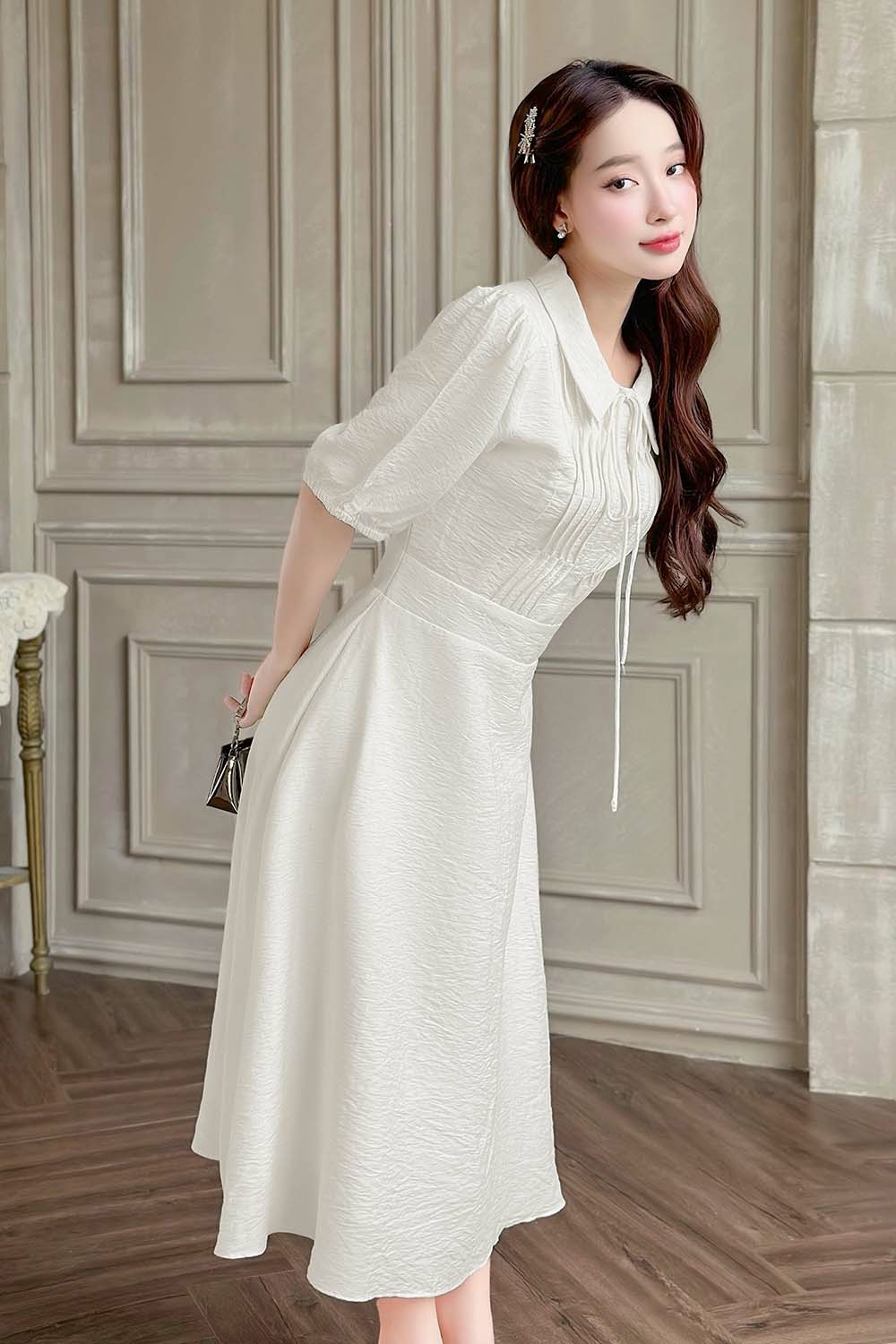 Đầm trắng dáng xòe ngực xếp nếp