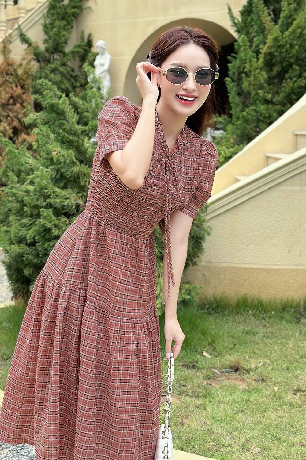 Đầm caro dáng xòe cổ phối nơ