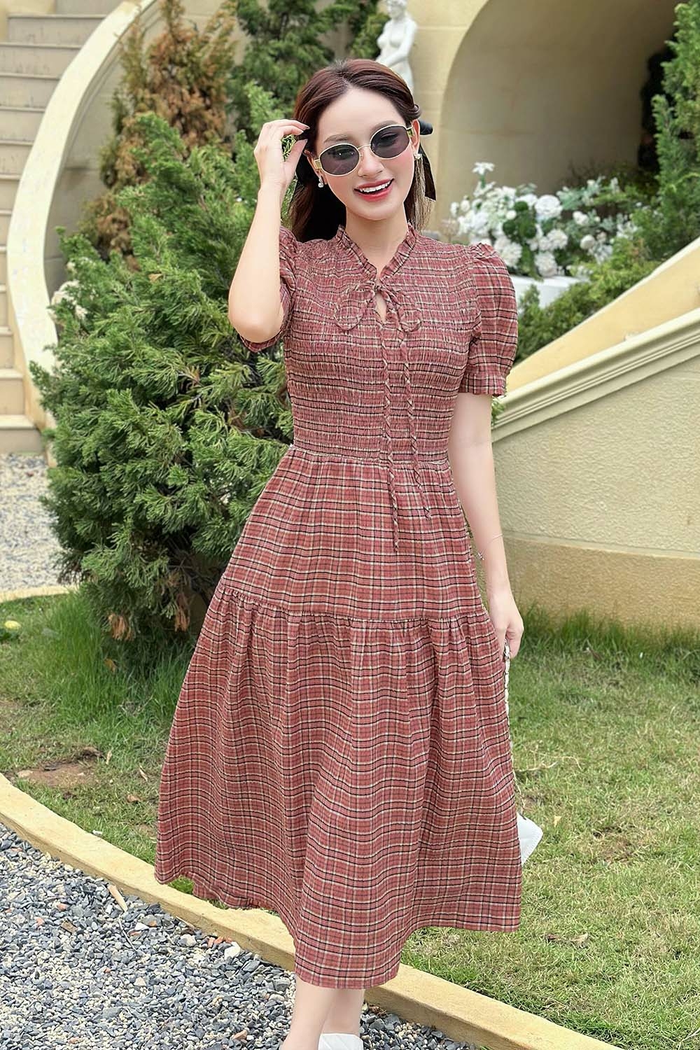 Đầm caro dáng xòe cổ phối nơ