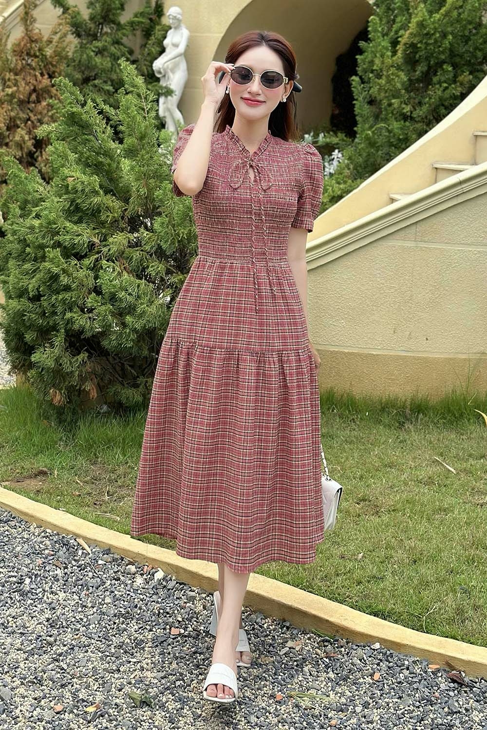 Đầm caro dáng xòe cổ phối nơ