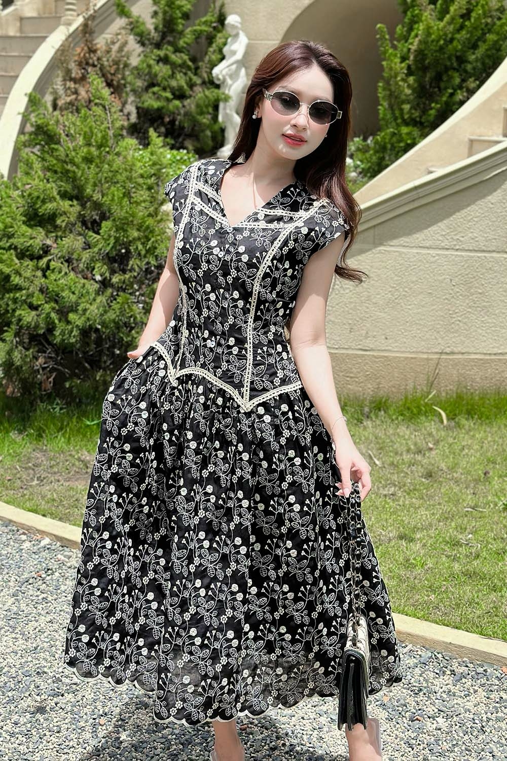 Đầm xòe xô thêu hoa viền đăng ten