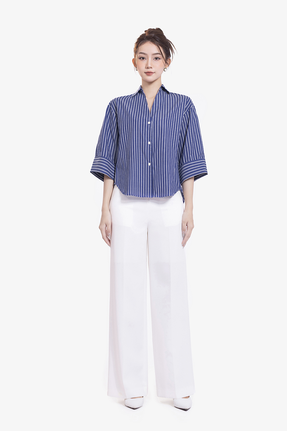 Áo sơ mi xanh kẻ sọc trắng tay lỡ