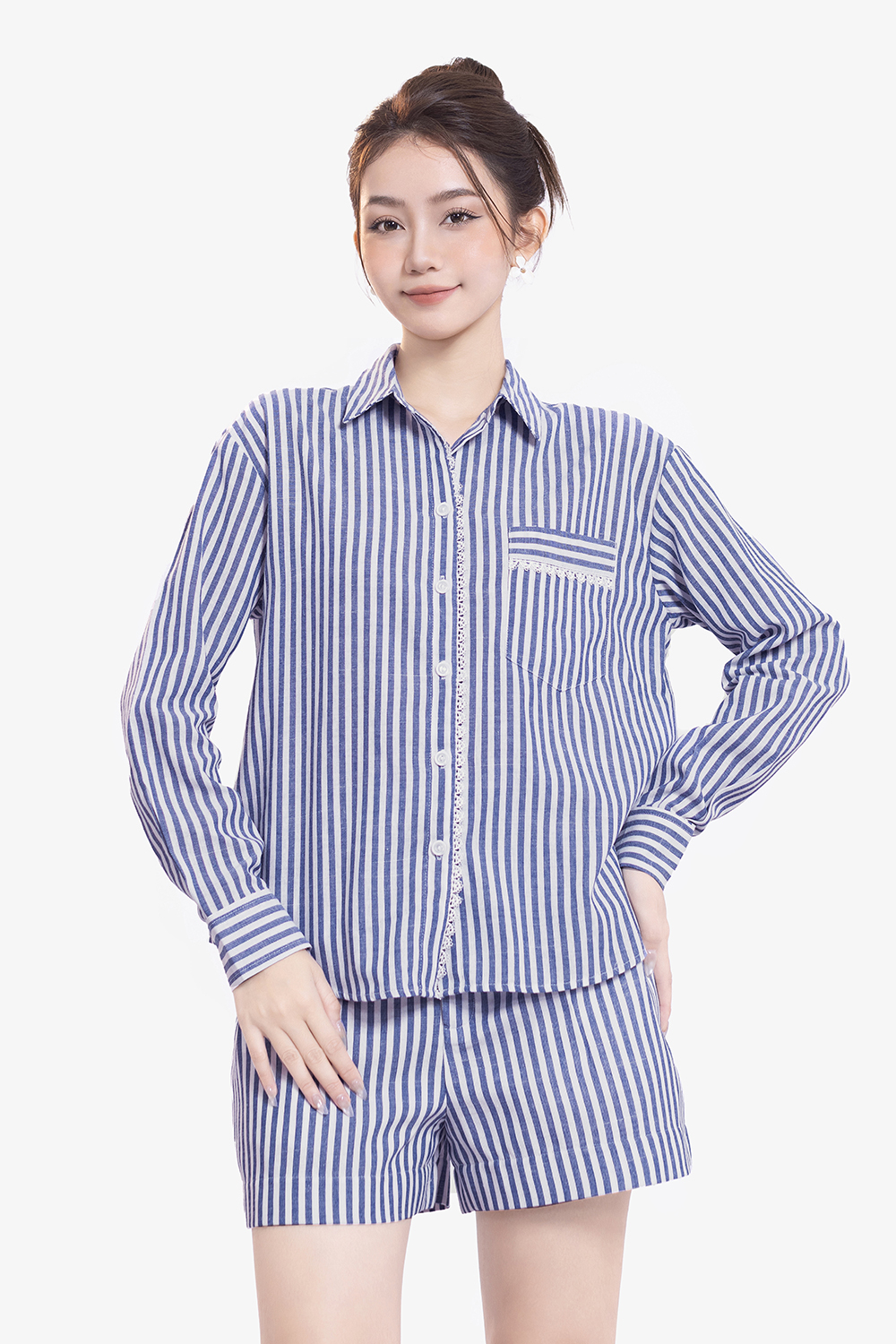 Áo sơ mi nữ kẻ sọc trắng xanh viền đăng ten