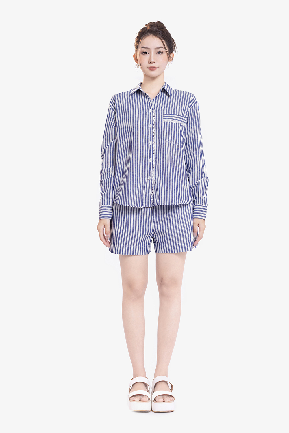 Áo sơ mi nữ kẻ sọc trắng xanh viền đăng ten