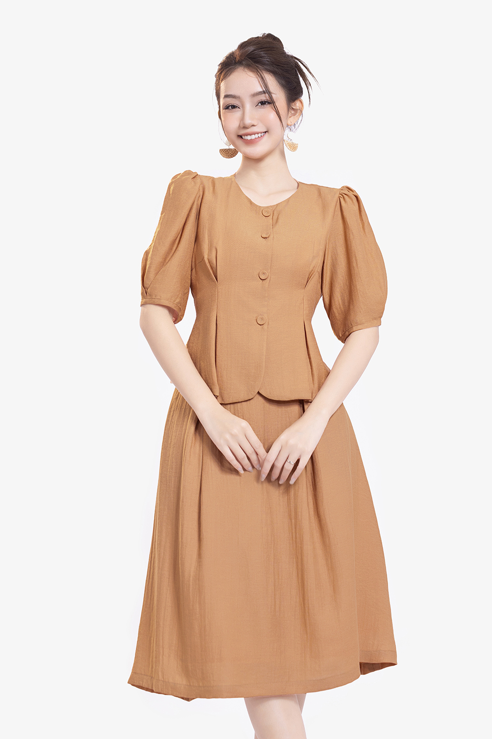 Áo kiểu tay bồng cổ tròn nhấn eo