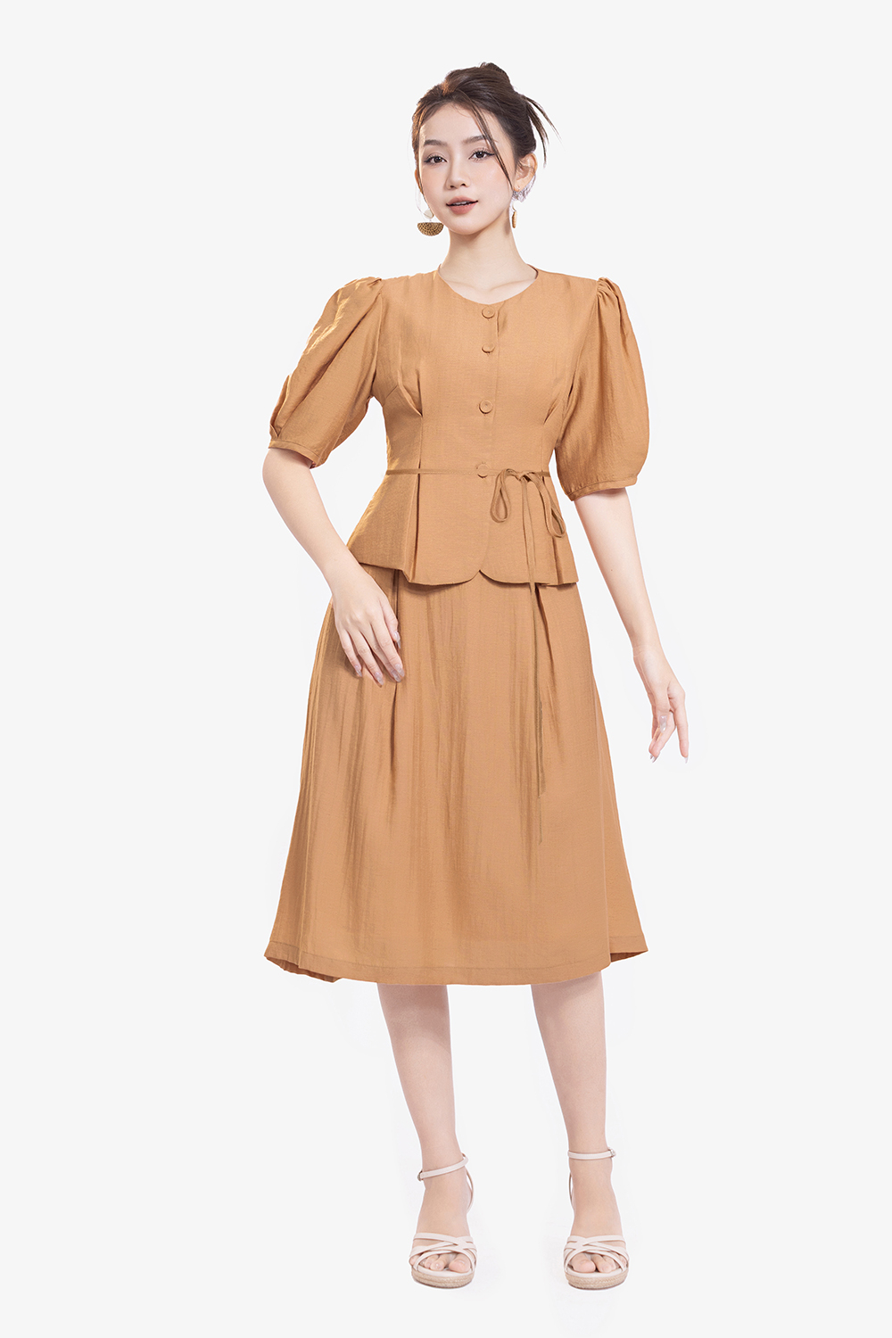 Áo kiểu tay bồng cổ tròn nhấn eo