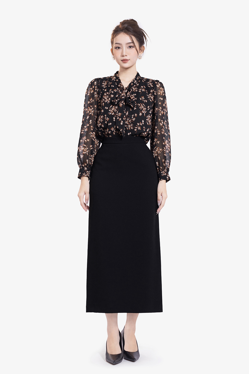 Áo sơ mi nữ màu đen hoa nhí cổ phối nơ