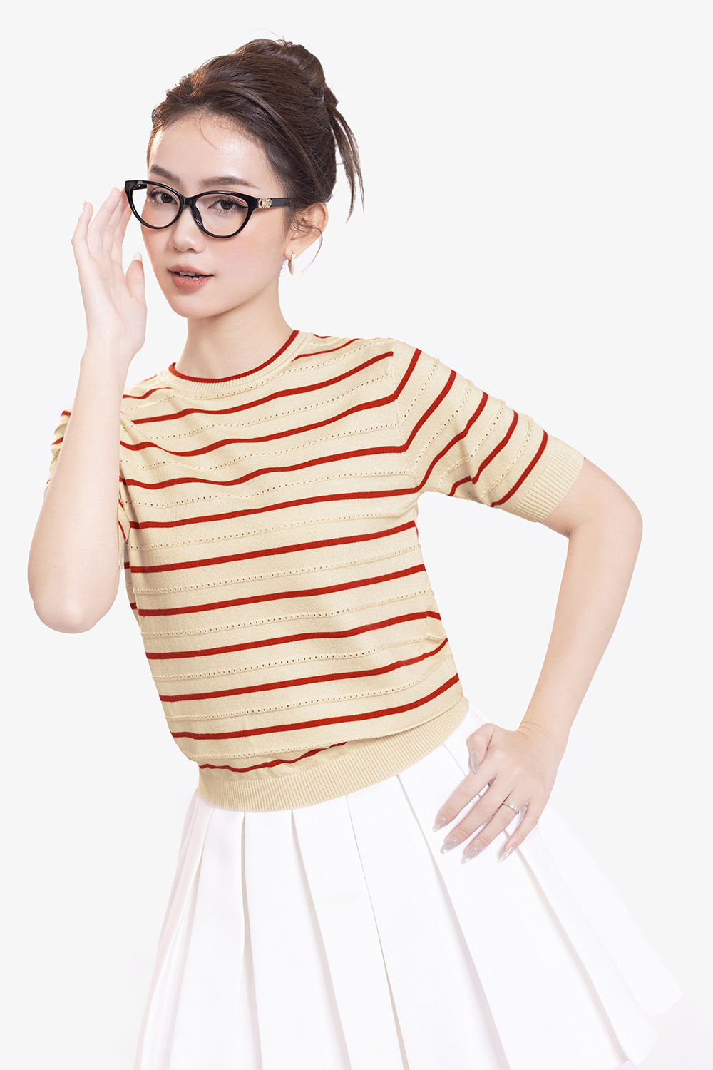 Áo len dệt kim cổ tròn sọc đỏ