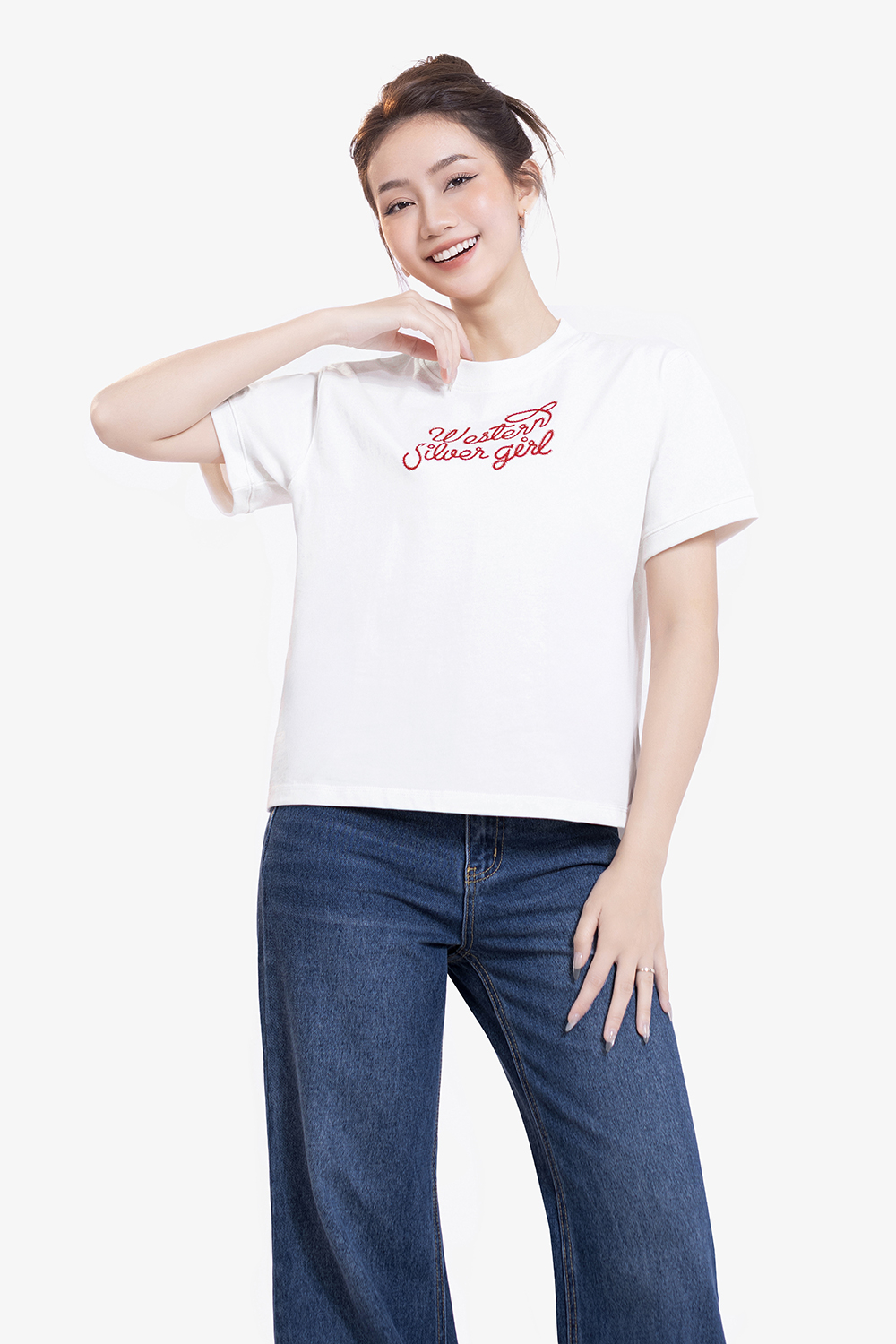 Áo thun cotton nữ thêu chữ đỏ