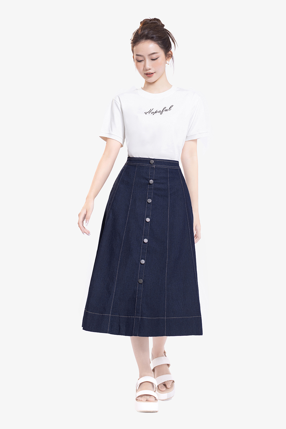 Áo thun cotton nữ thêu chữ đen