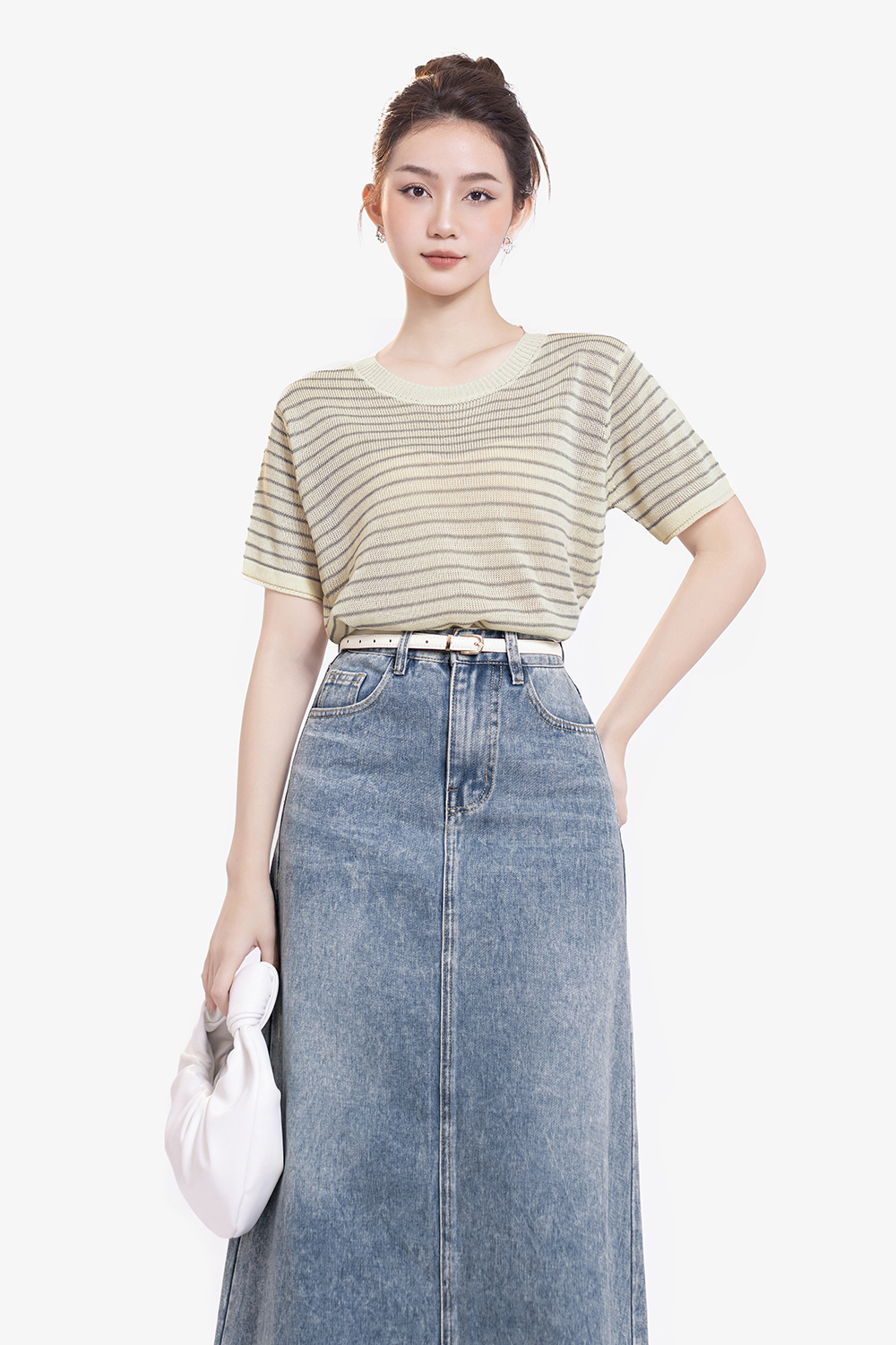 Áo len dệt kim nữ màu kem sọc xám