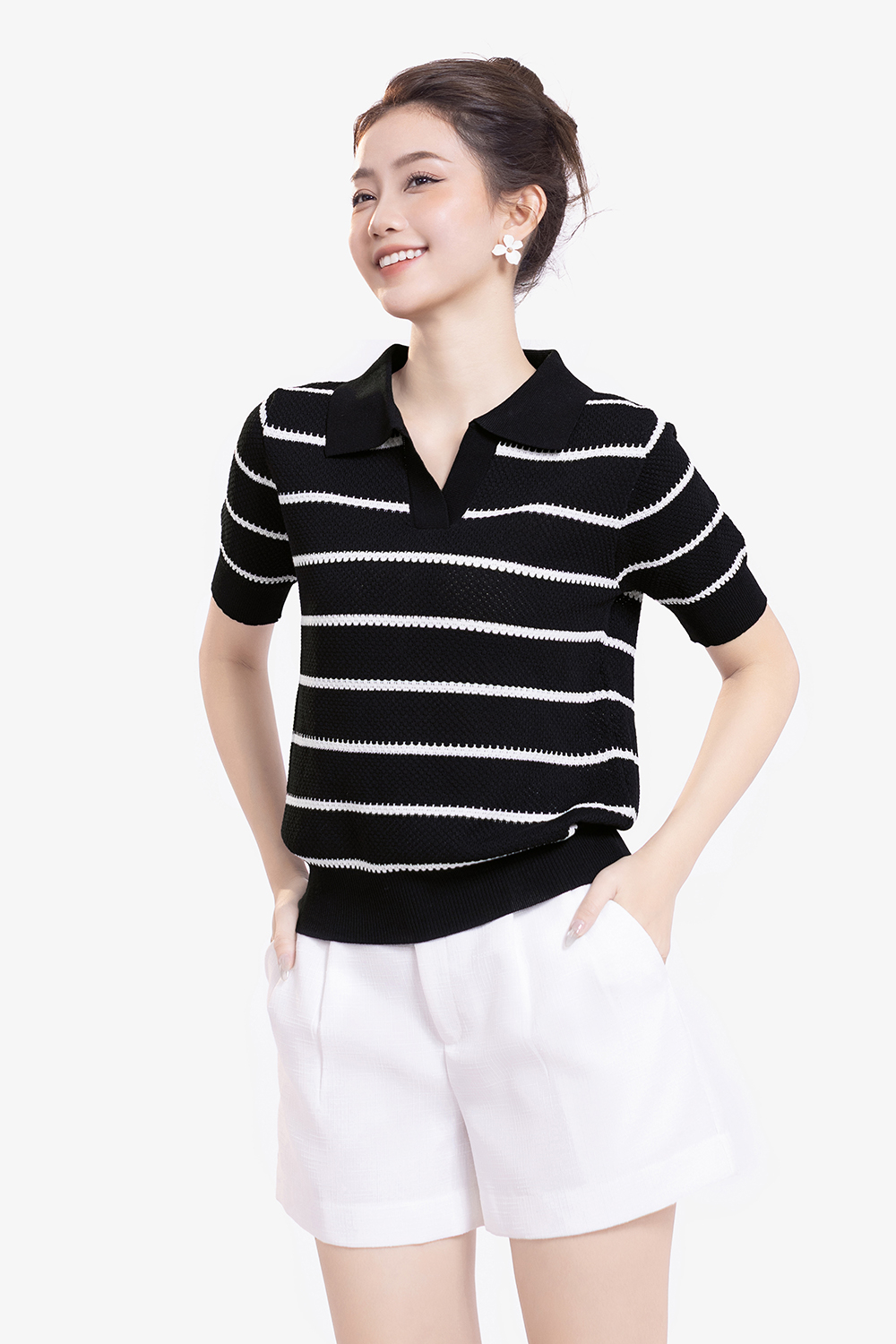 Áo len dệt kim cổ bẻ màu đen sọc trắng