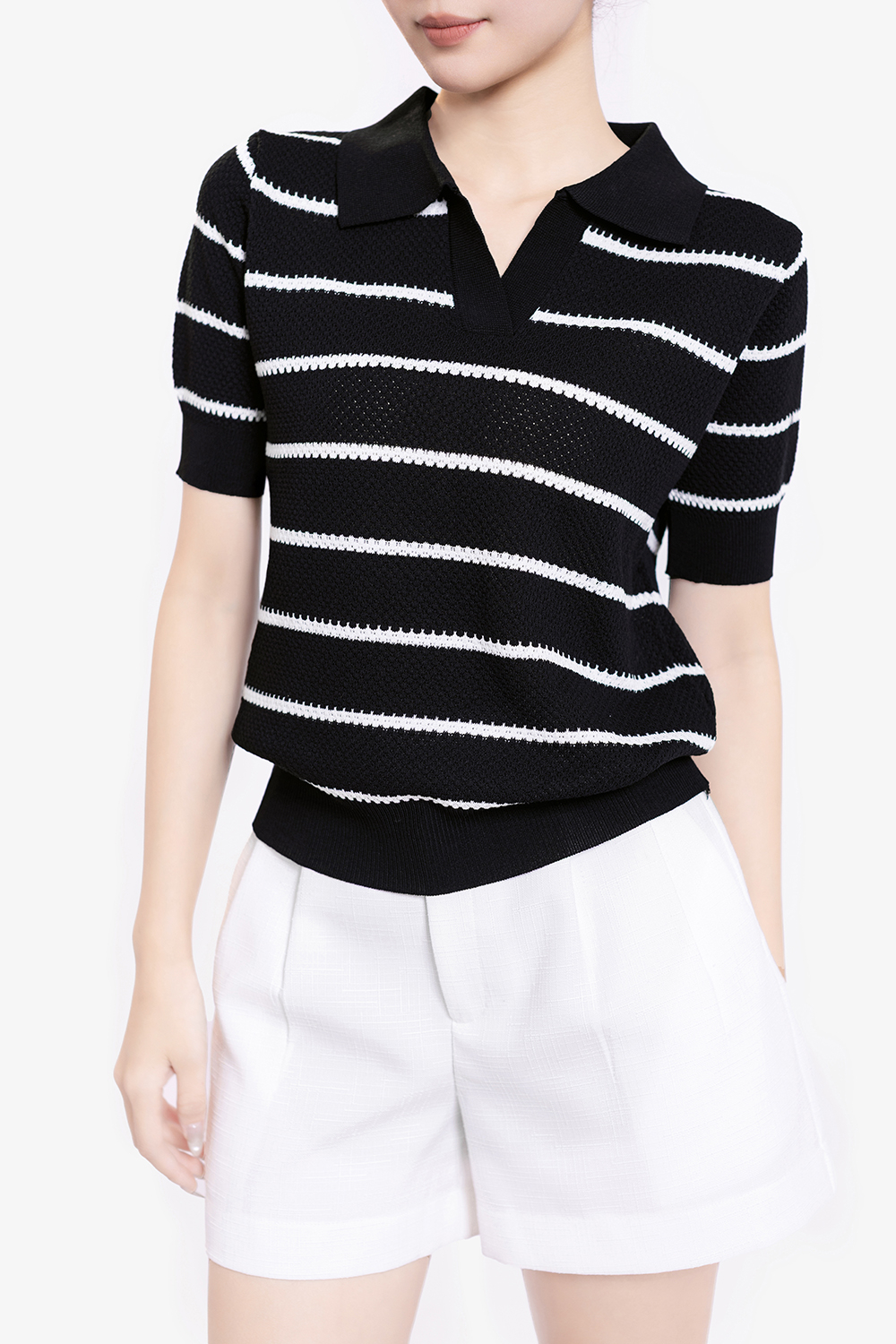 Áo len dệt kim cổ bẻ màu đen sọc trắng