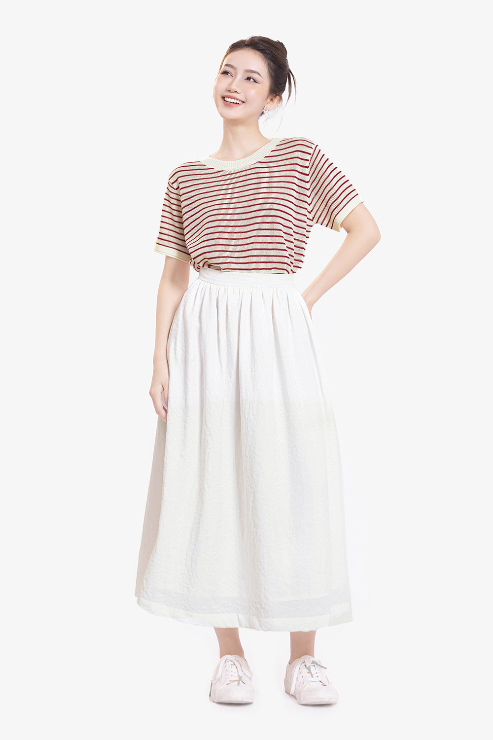 Áo len dệt kim suông cổ tròn sọc trắng đỏ