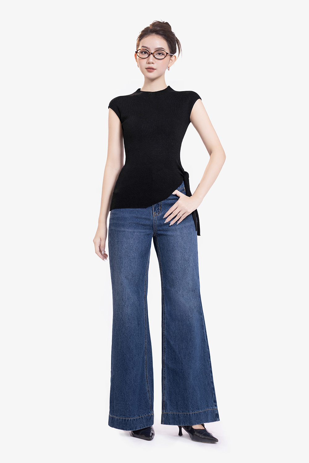 Áo len dệt kim màu đen tà xéo thắt nơ