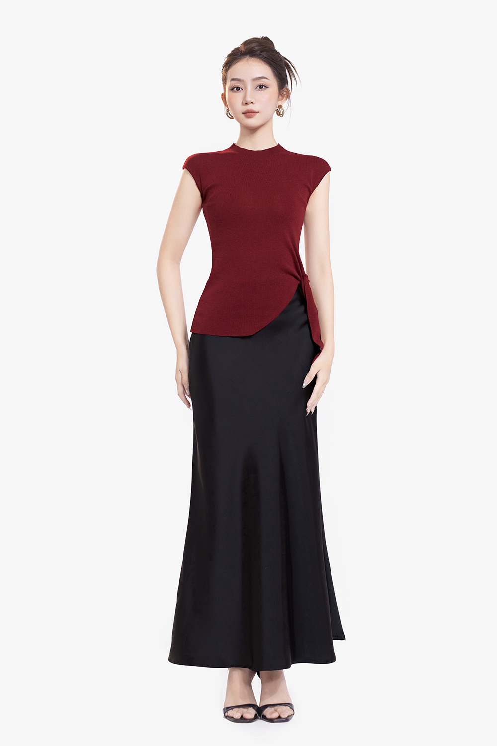 Áo len dệt kim màu đỏ lệch tà phối nơ