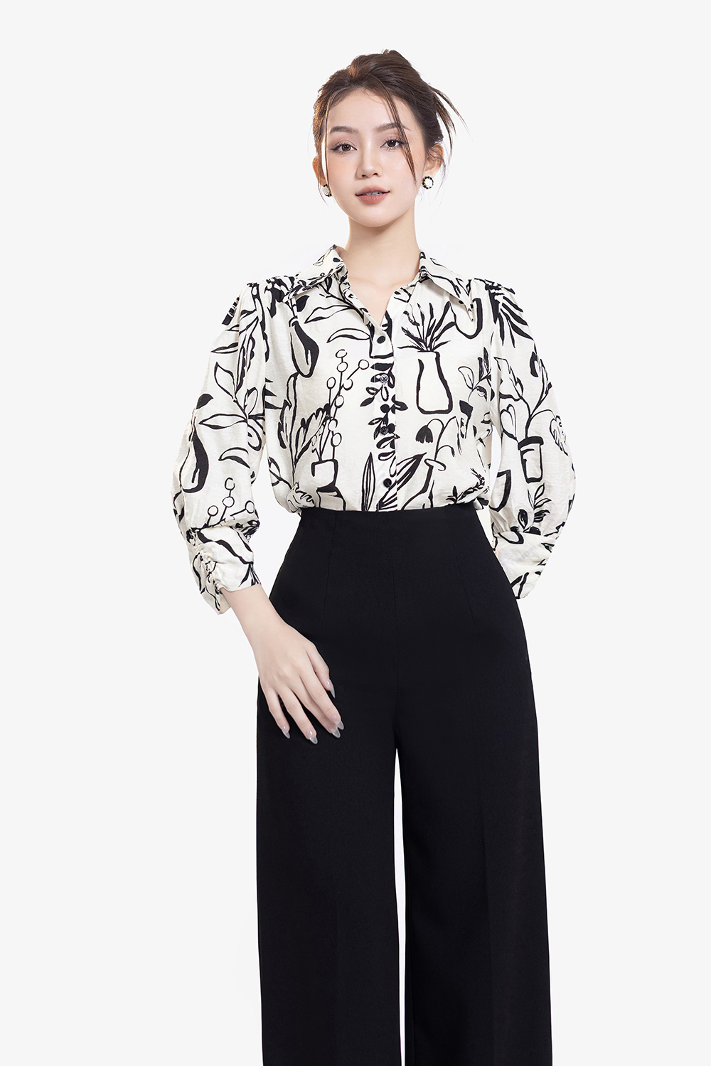 Áo sơ mi công sở trắng họa tiết đen