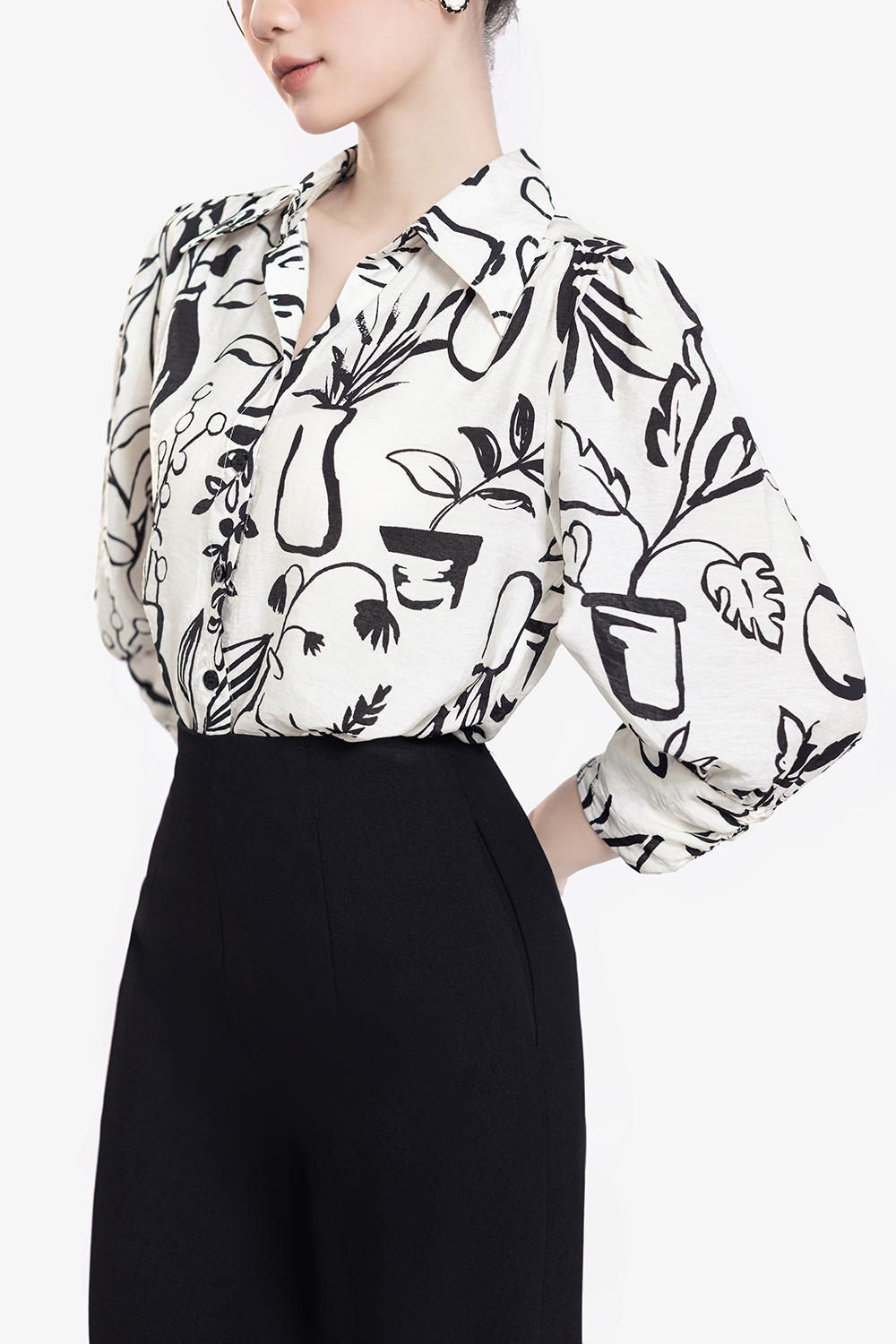 Áo sơ mi công sở trắng họa tiết đen