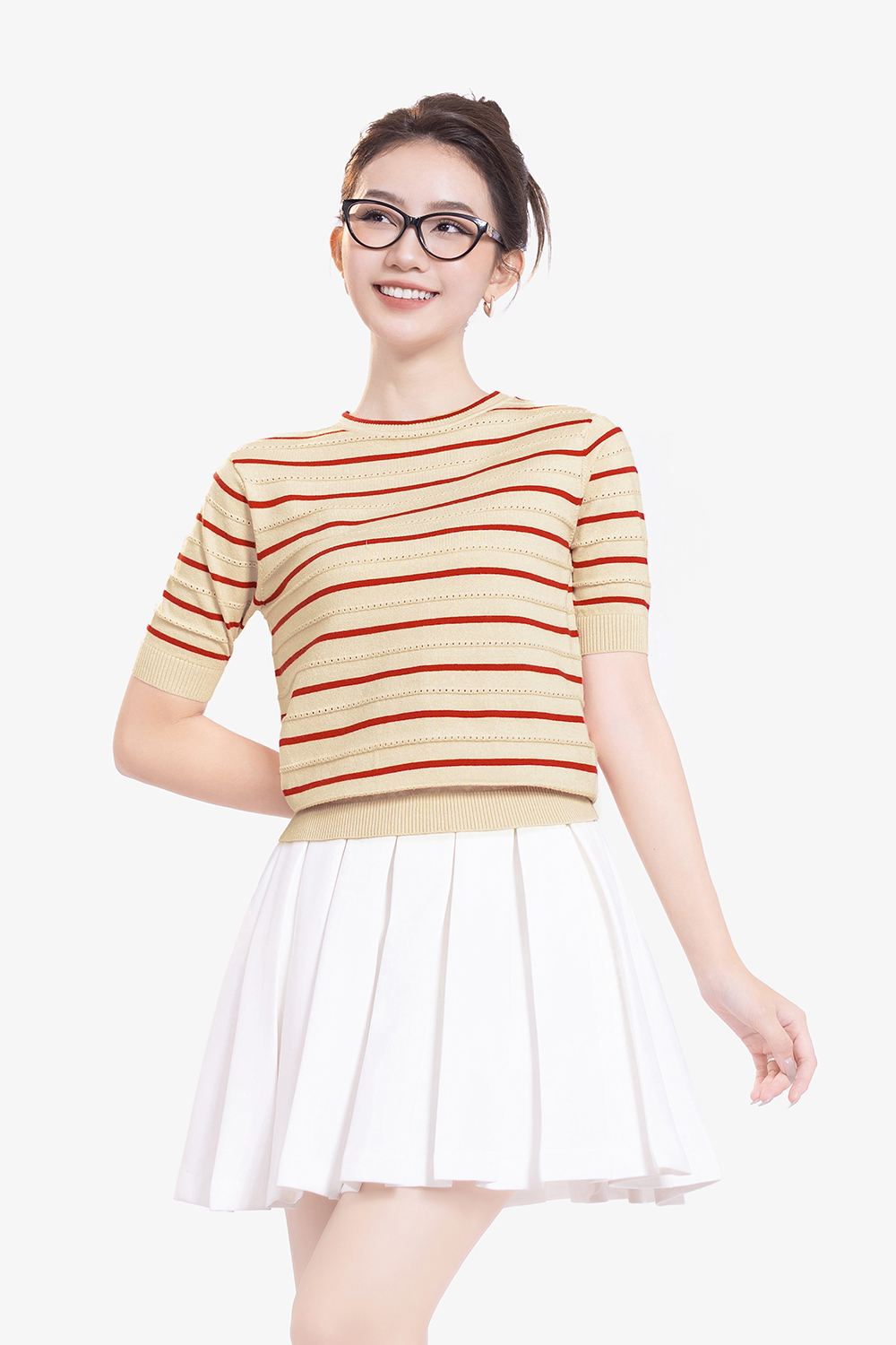 Chân váy xếp ly trắng dáng ngắn