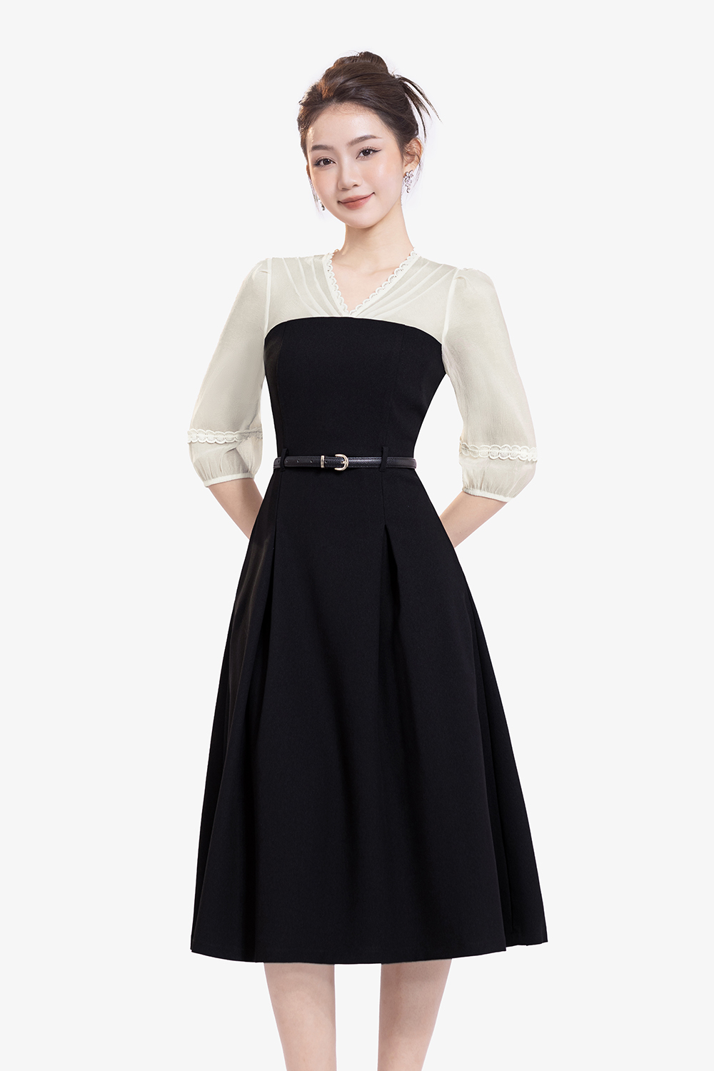 Đầm đen tay lỡ phối tơ nến dáng xòe