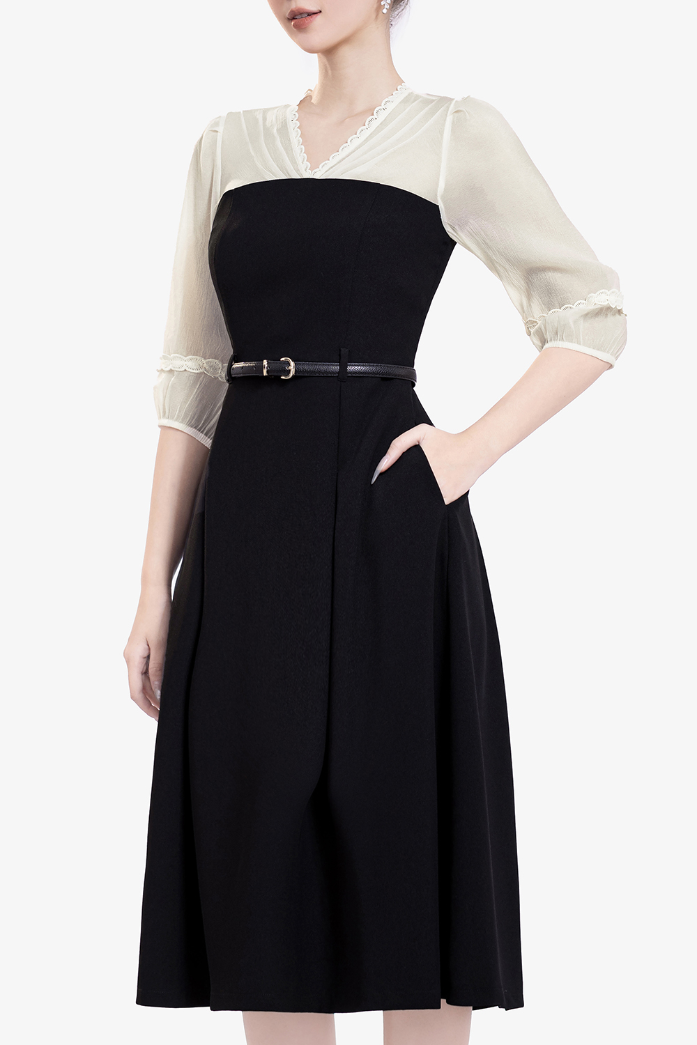 Đầm đen tay lỡ phối tơ nến dáng xòe