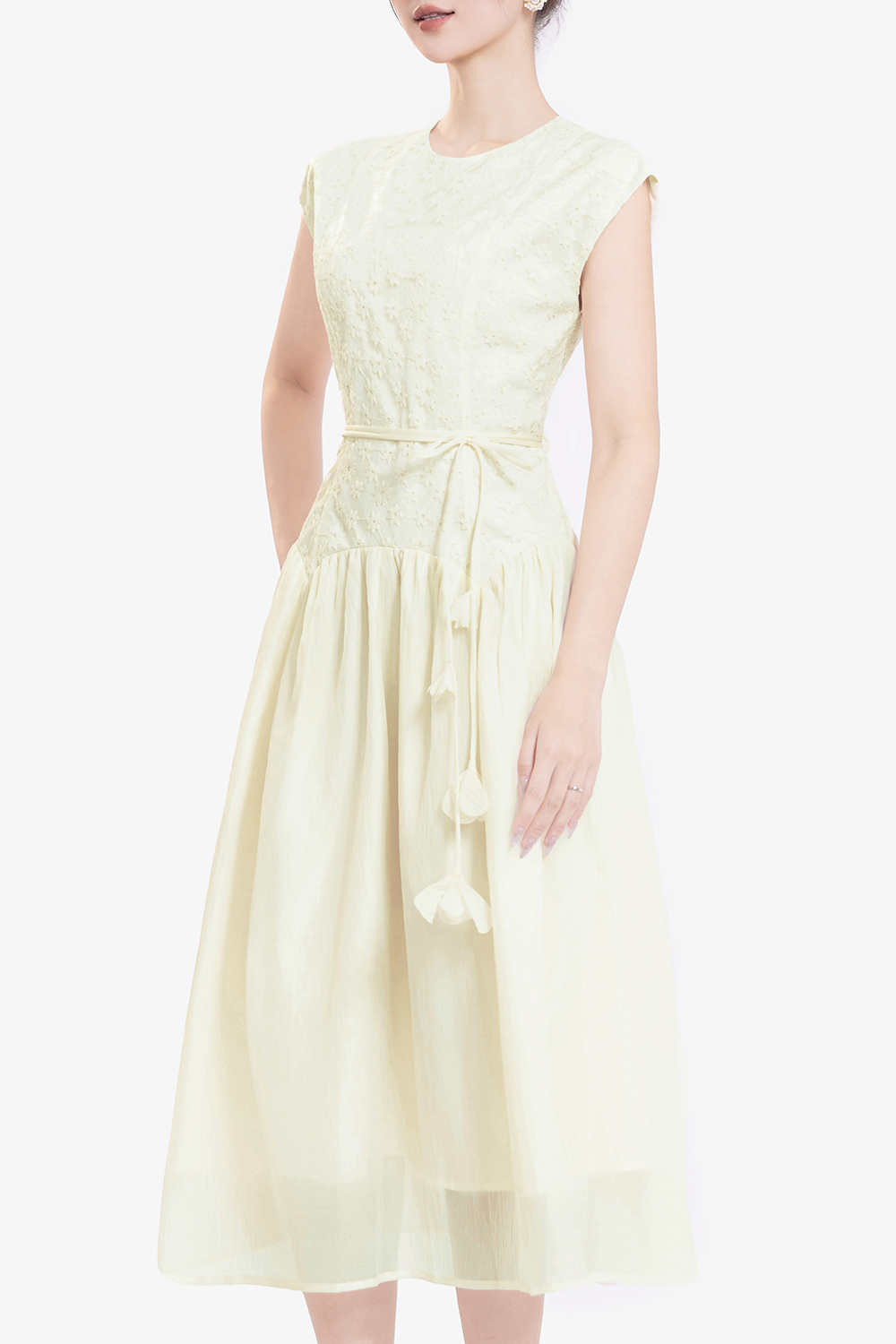 Đầm xòe ren hoa phối tơ dáng dài màu kem