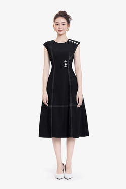 Đầm đen dáng chữ A phối nút viền chỉ