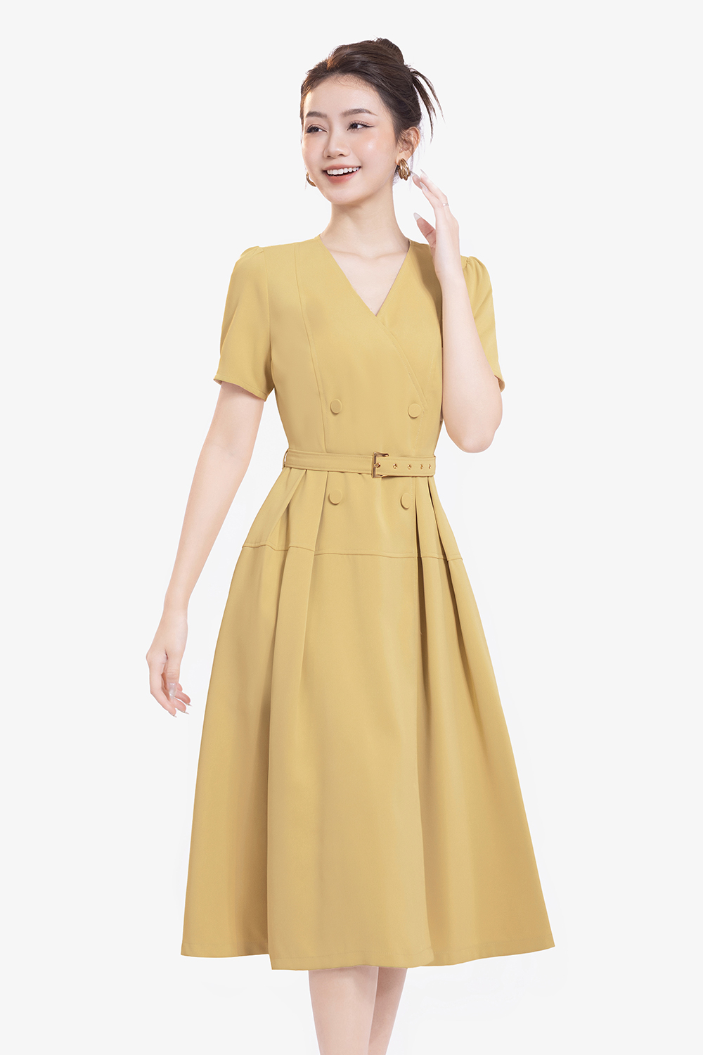 Đầm xòe xếp ly cổ V phối đai